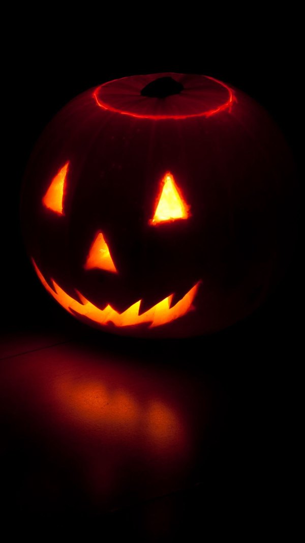 Изображение №14 1080x1920 «Светящаяся тыква в темноте, Хэллоувин» из коллекции «Обои Тыквы»