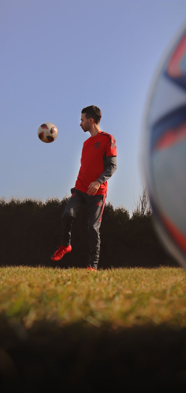 Изображение №38 1080x2280 «Футболист на тренировке» из коллекции «Обои Футбол»
