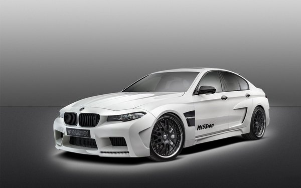 Изображение №58 2560x1600 «Белый BMW M5, серый фон» из коллекции «Обои БМВ М5 (BMW M5)»