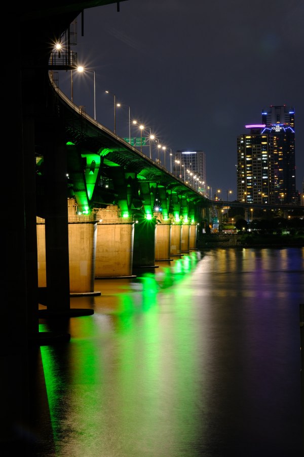 Изображение №10 4160x6240 «Ночью под мостом Сеул Корея» из коллекции «Обои Ночной Город»