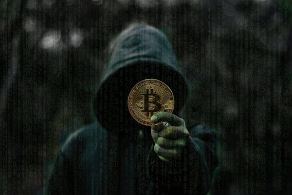 Изображение №80 5184x3456 «Человек показывает круглую золотую монету Bitcoin» из коллекции «Обои Матрица (The Matrix)»