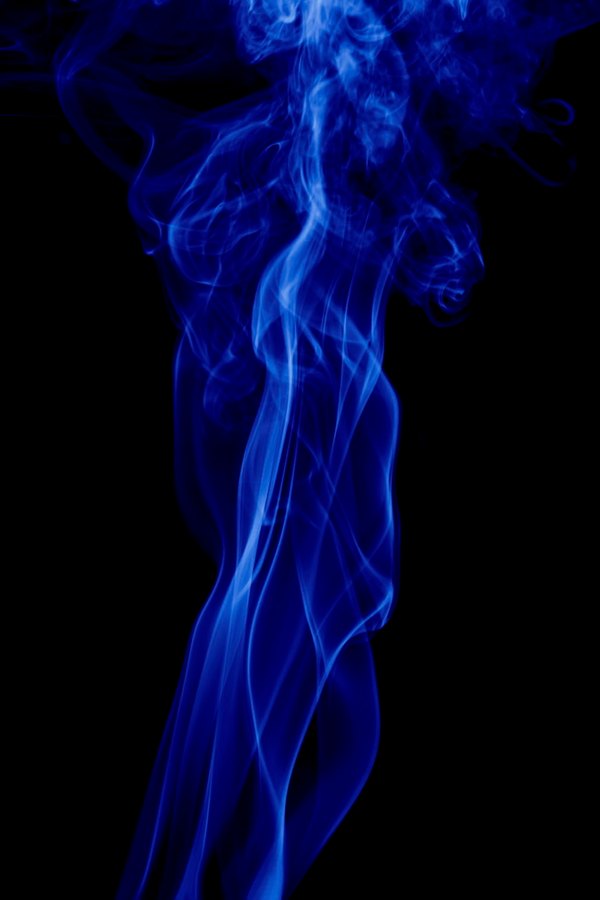 Изображение №4 1011x1516 «Синий дым на черном фоне» из коллекции «Синие Обои»