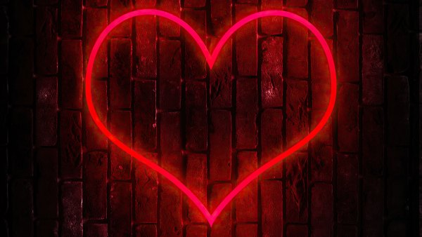 Изображение №44 3840x2160 «Светящееся сердце на кирпичной стене» из коллекции «Обои Сердце, Сердечки»
